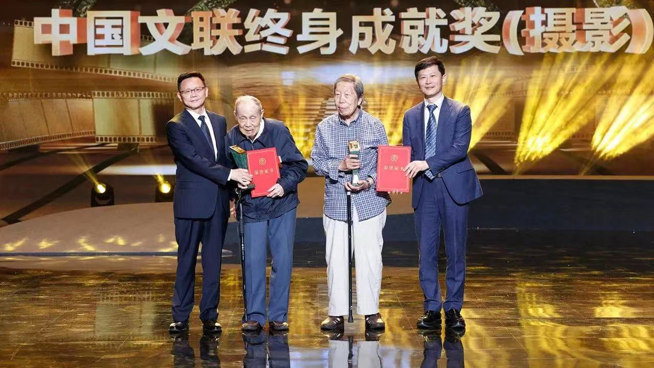 我省摄影家张崇岫荣获中国文联终身成就奖（摄影）