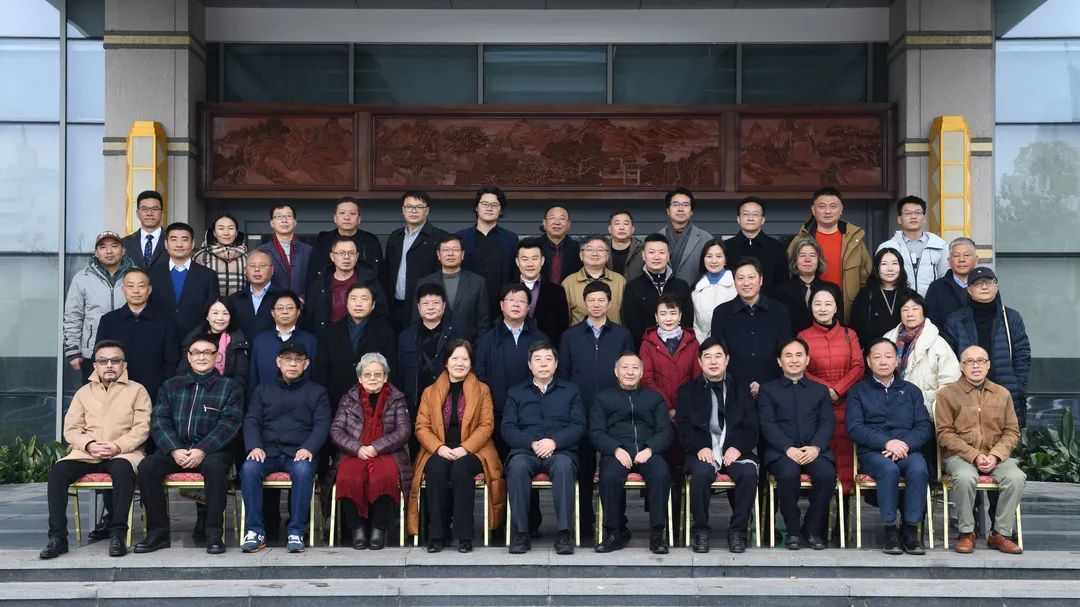 安徽代表团启程赴京参加全国第十一次文代会和第十次作代会