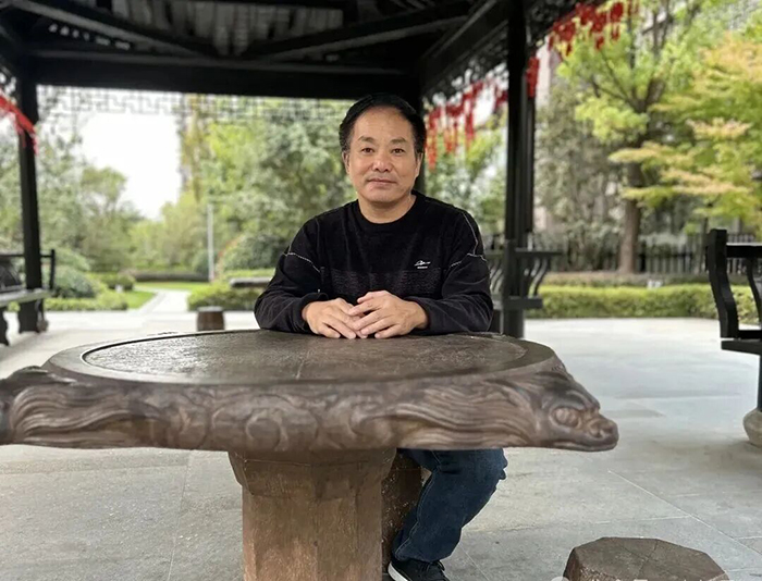 钢筋水泥间，诗心亦滚烫——记六安“工地诗人”陆支传